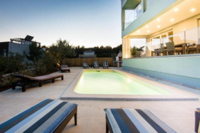 Villa with Pool and Mesmerizing Sea View